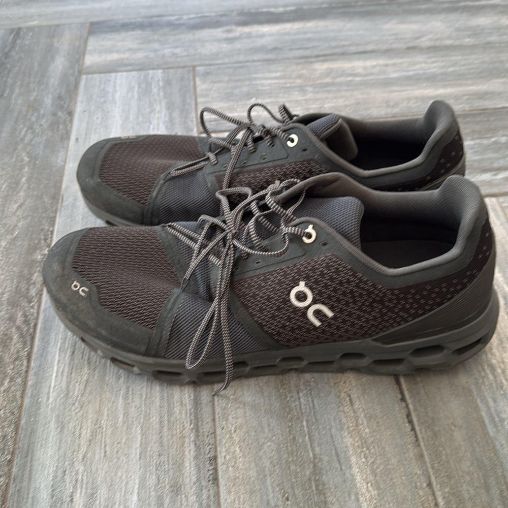 Men’s On Running sneakers